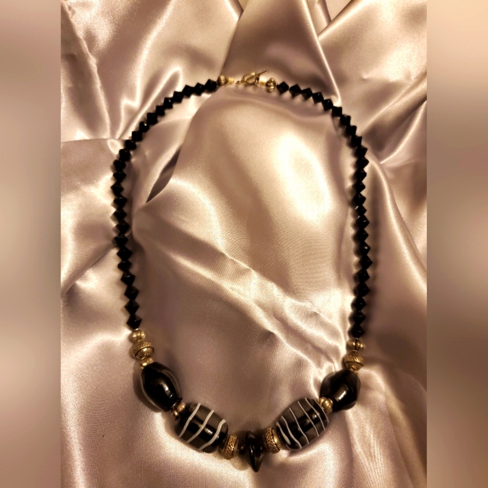 Women Black,White and Silver Chunky Necklace